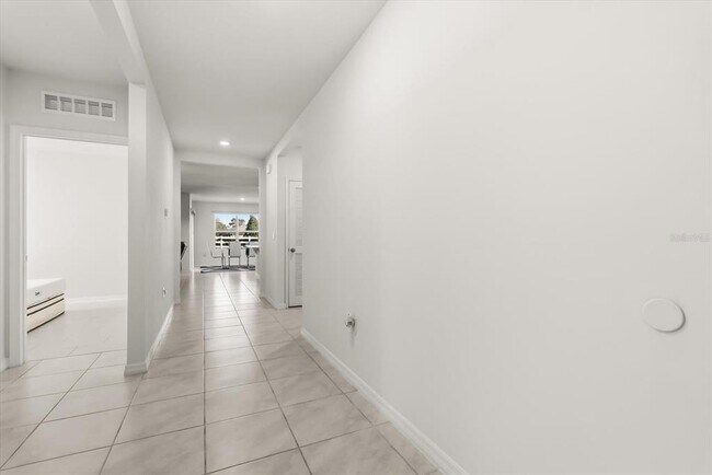 Building Photo - 1006 August Sky Dr