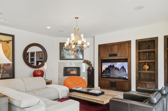 Building Photo - 45737 Club Dr