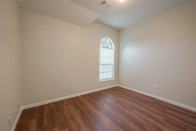 Building Photo - 17523 Coventry Oaks Dr