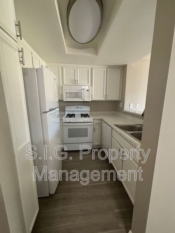 Building Photo - 4500 Laurel Canyon Blvd