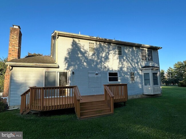 Building Photo - 703 Lora Ln