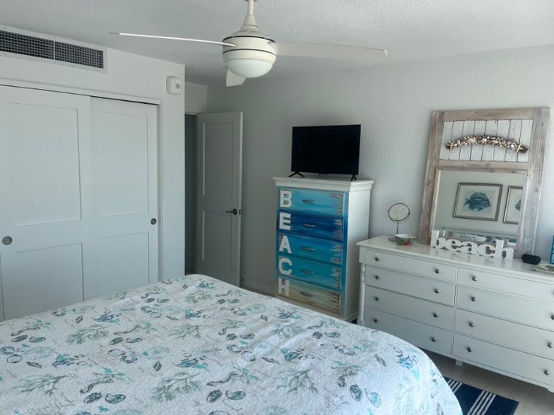 Building Photo - 7000 Beach Plaza