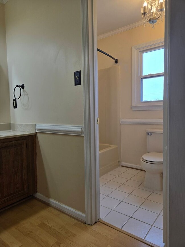 Building Photo - 3 Bedroom Townhouse in Virginia Beach
