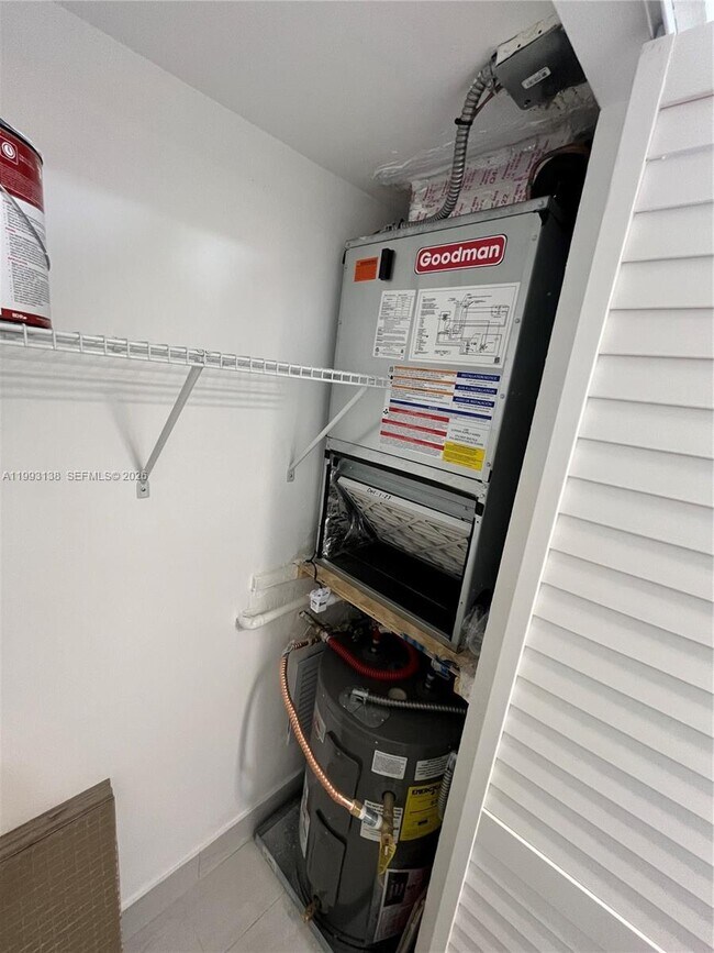 Building Photo - 1100 SE 4th Ave