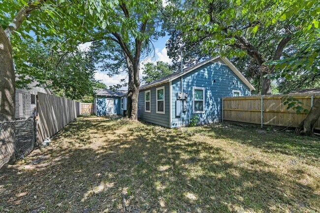 Building Photo - 417 High School Ln