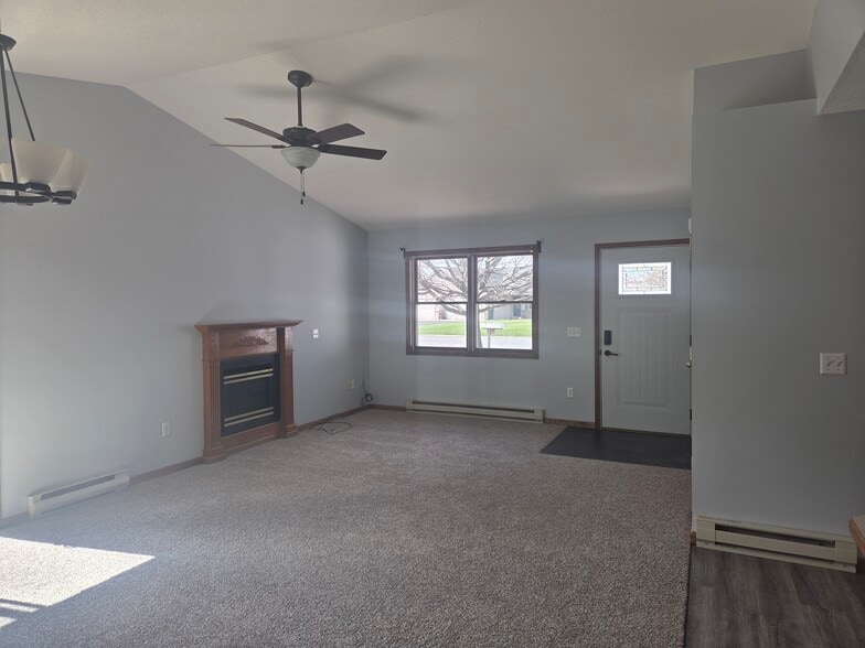 Building Photo - 1274 Circle Pine Dr