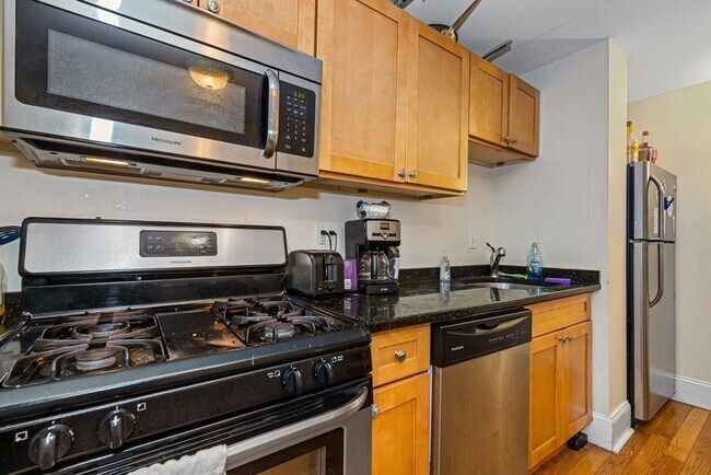 Building Photo - MISSION HILL BEAUTIFUL 4BED / 2BATH AVAILABLE 9/1/2026