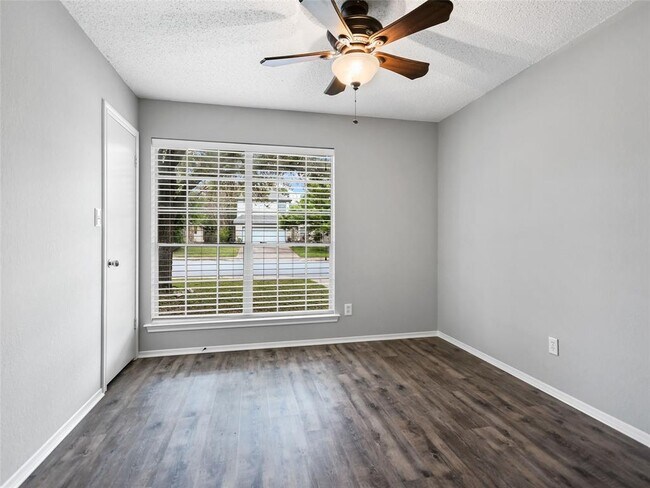 Building Photo - 1411 Hollow Tree Blvd