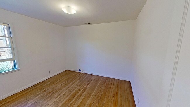 Building Photo - Desirable 3 Bedroom, 2 Bathroom house in S...