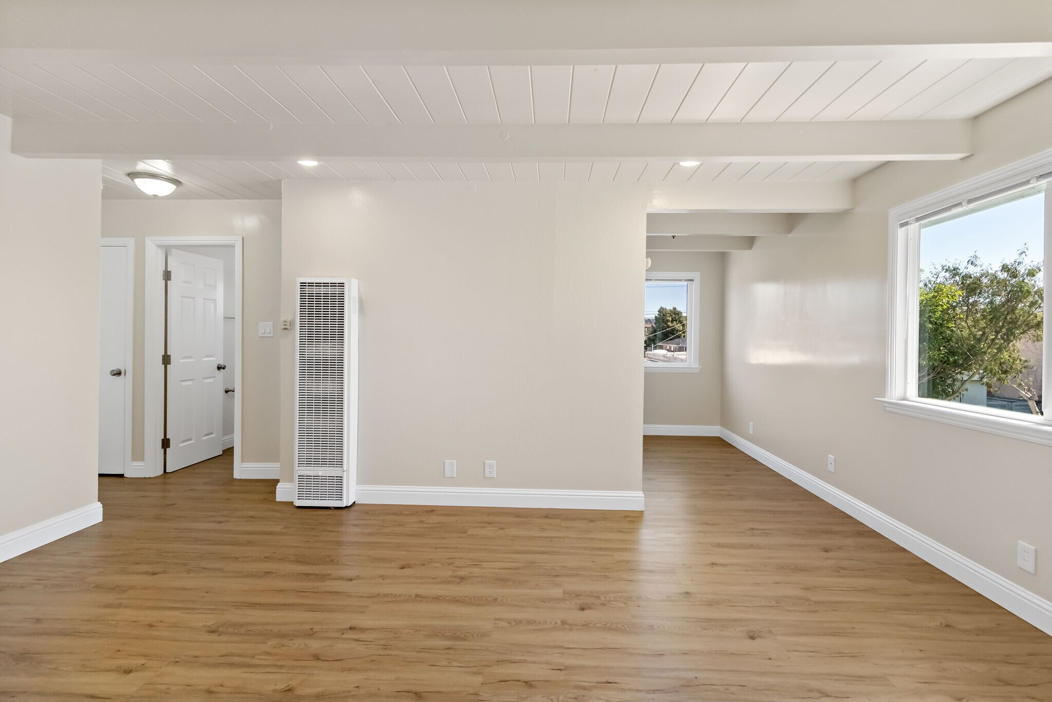 Building Photo - 1970 Powell St