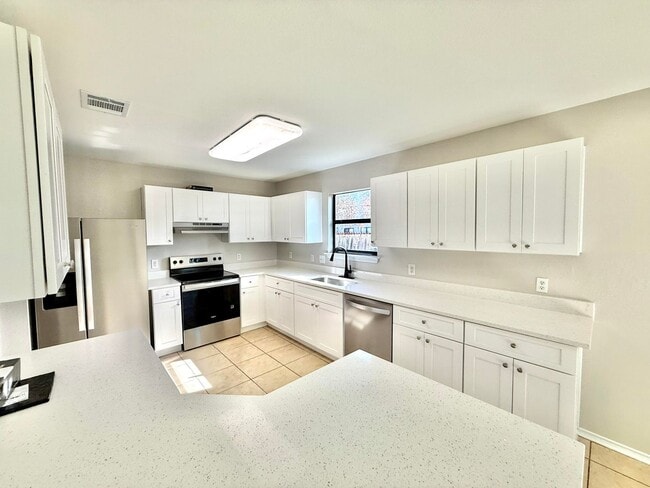 Building Photo - Beautiful Two-Story Home for Lease in South Austin