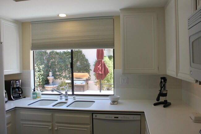 Building Photo - 36 El Toro Dr