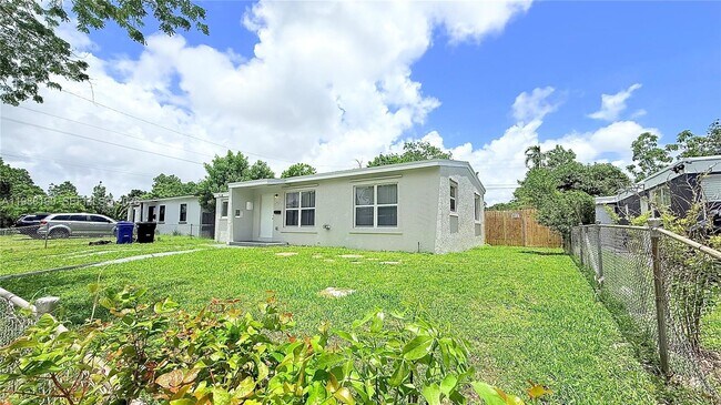 Building Photo - 1411 NE 155th Terrace