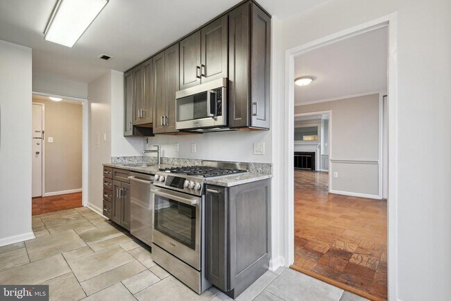 Building Photo - 10401 Grosvenor Pl
