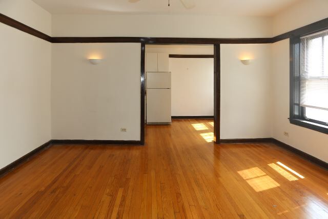 Building Photo - 824 W Waveland Ave