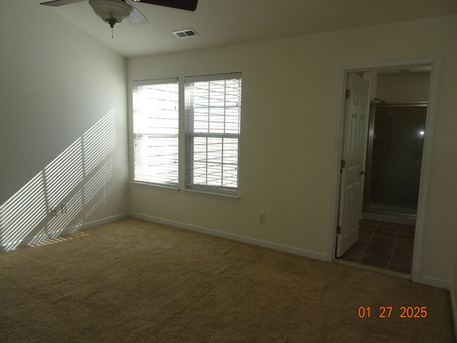 Building Photo - 3 Bedroom Townhome Rental in Liberty Crossing