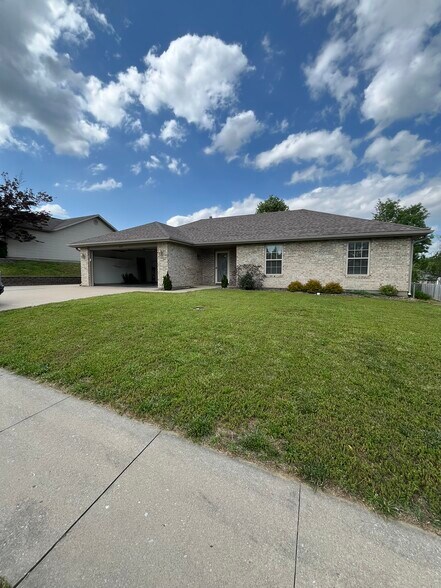 Building Photo - 629 Woodland Park Dr