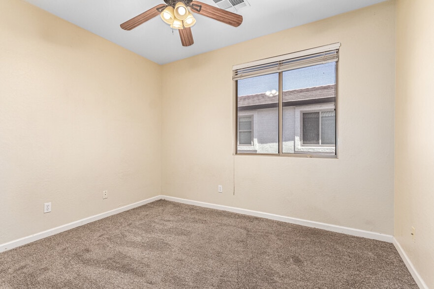 Building Photo - 6804 W Lone Cactus Dr