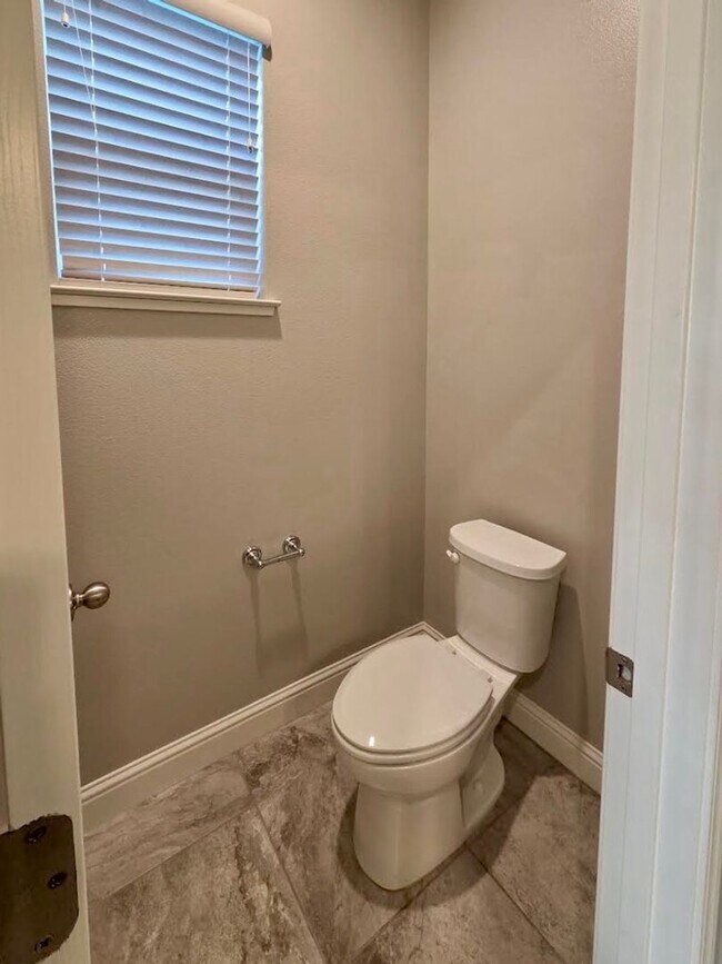 Building Photo - $2,750 Shaw & Locan, 4 Bedroom House - Twa...