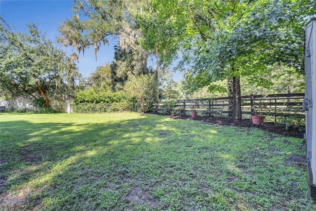 Building Photo - 755 Oak Terrace