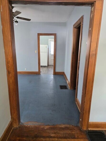 Building Photo - 4370 St Lawrence Ave