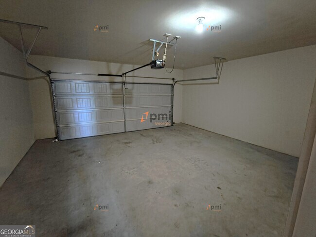 Building Photo - 3541 Falconwood Dr