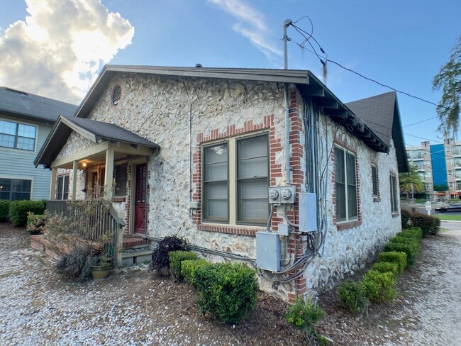 Building Photo - Margaret's Manor 917