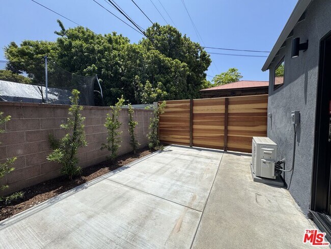 Building Photo - 7808 Truxton Ave