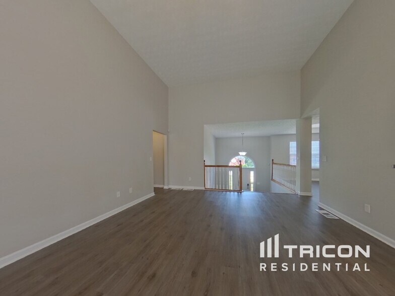 Building Photo - 6821 Hickory Hollow Dr