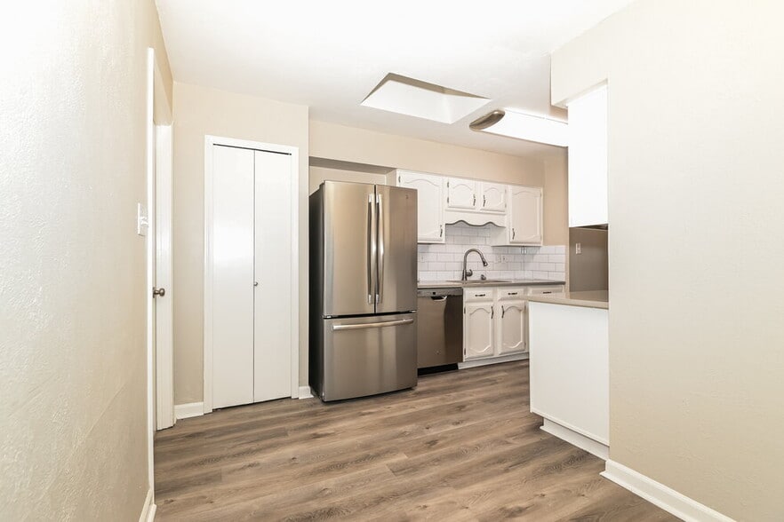 Building Photo - 1814 Uvalde St