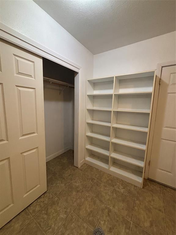 Building Photo - 211 Long Dr