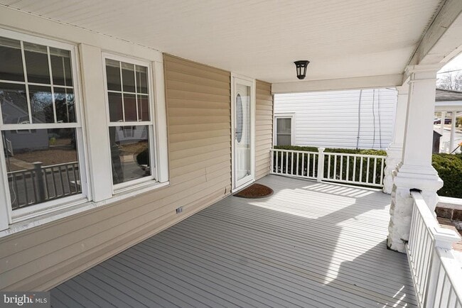 Building Photo - 605 Oak Hill Ave