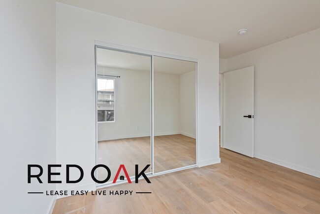 Building Photo - Stunning One Bedroom with Open Floor Plan,...