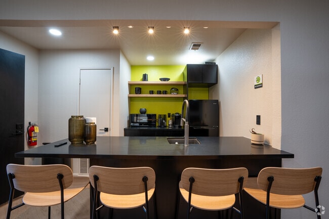 Clubhouse - Aria Davis