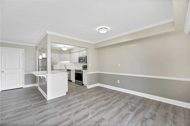 Building Photo - 12550 Lake Ave