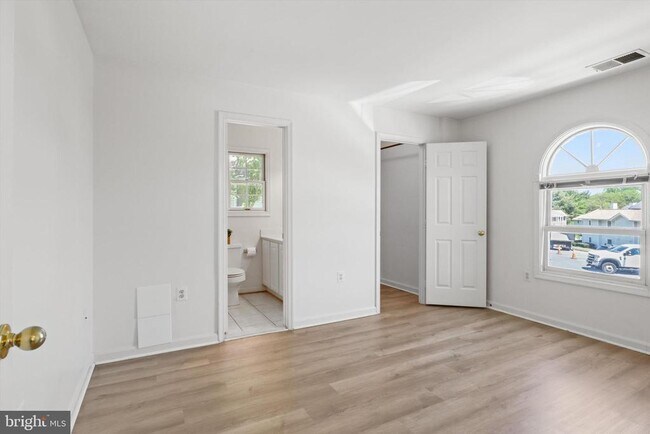 Building Photo - 110 Westwick Ct
