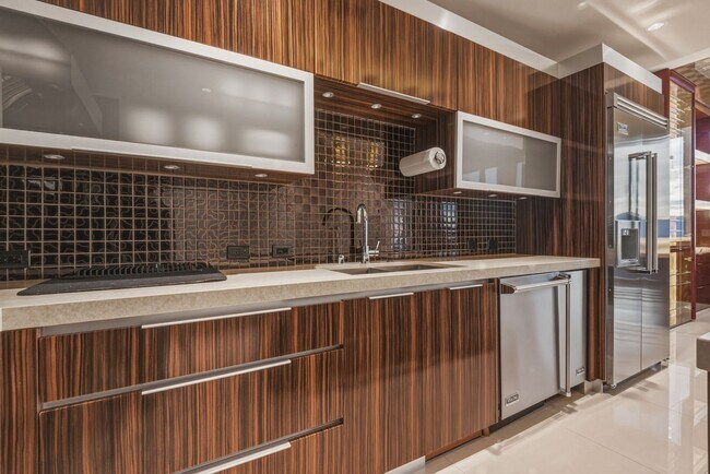 Building Photo - Waldorf Astoria 4707-Strip/City/Mtn Views from this Stunning 2Bd/2.5Ba Residence