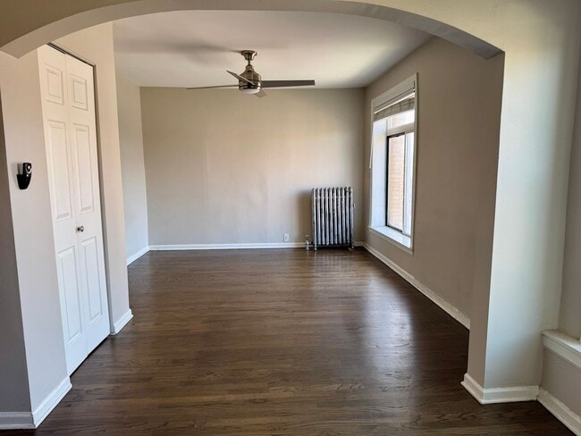 Building Photo - Bright & Spacious Logan Square Studio
