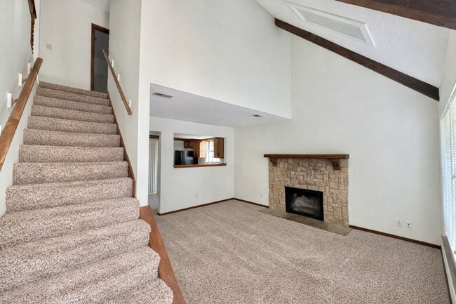 Building Photo - La Chateau Duplexes