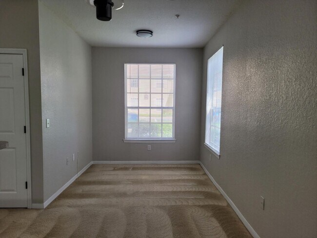 Building Photo - 828 Grand Regency Pointe #100 (1)