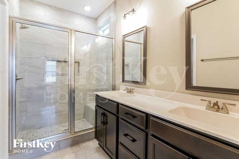 Building Photo - 623 Alvin Rd