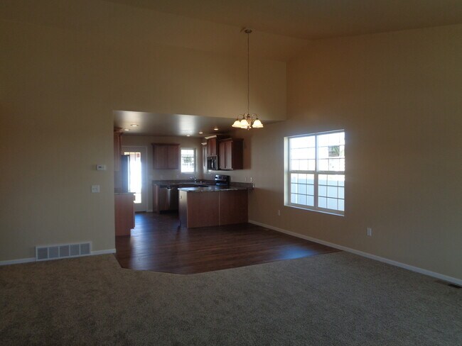 Building Photo - Newer Construction 3 Bedroom House with 3 ...