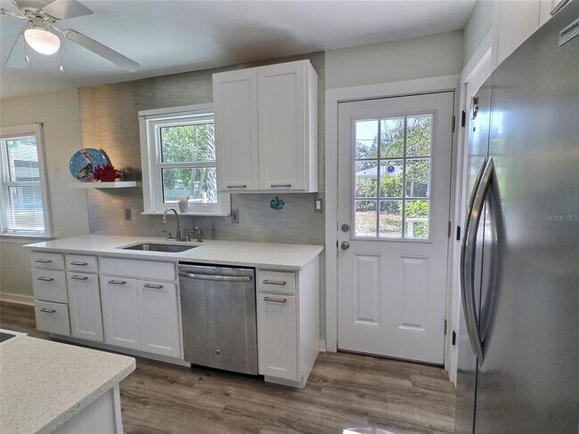 Building Photo - 1431 Paloma Ln
