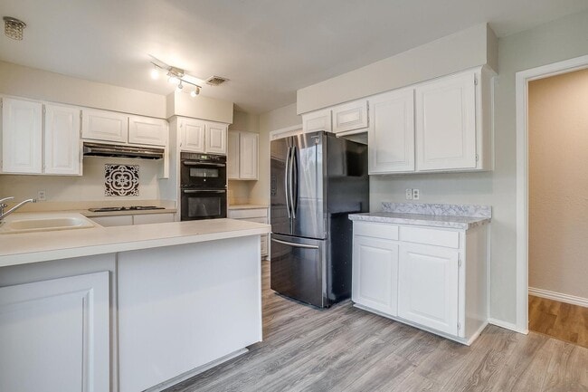 Building Photo - 5947 Chimney Wood Cir