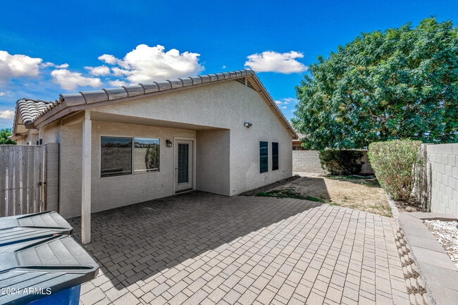 Building Photo - 2075 S Peppertree Dr