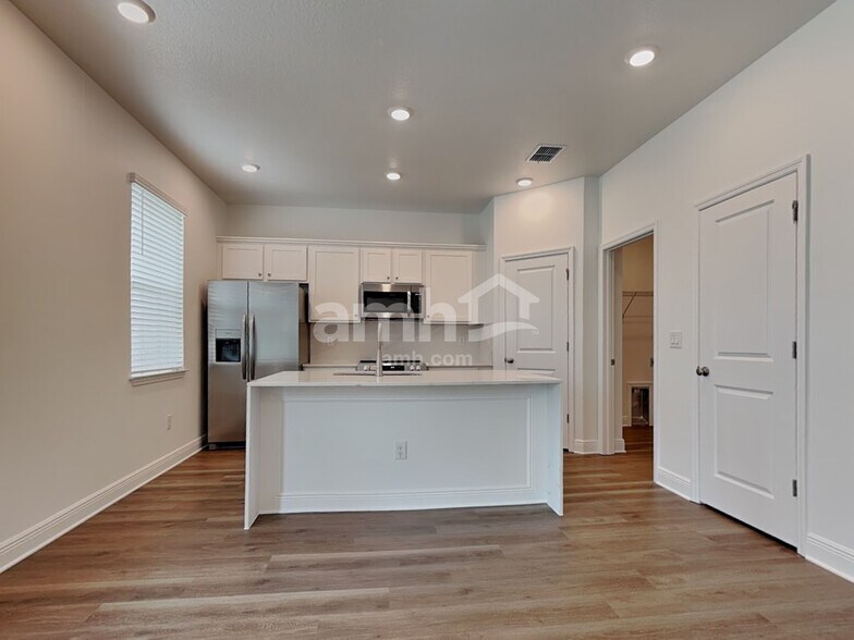 Building Photo - 6757 Atlantic Bch Ave