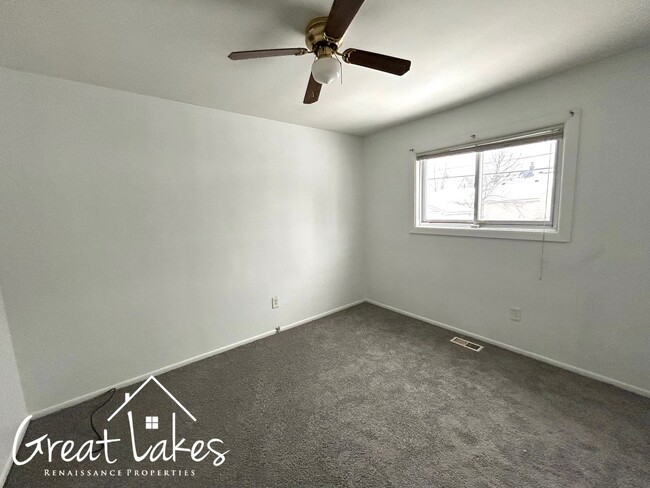 Building Photo - Charming 3 Bedroom 1.5 Bathroom now available for rent