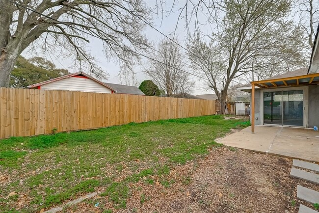 Building Photo - 2111 Rosemead Dr