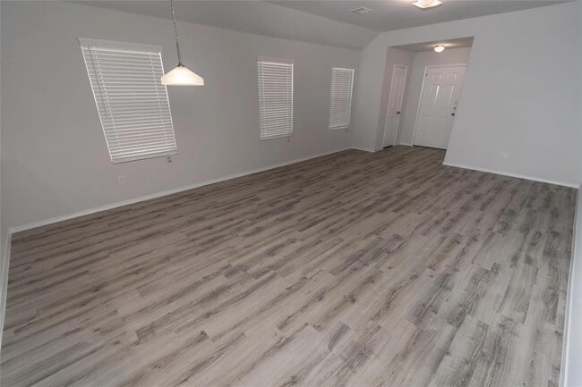 Building Photo - 3229 Primrose Dr