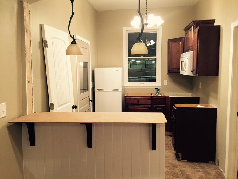 Building Photo - 110 W Phoenix Ave